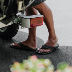 Kīpī Men’s Comfortable Beach Sandals - Black | OluKai Men