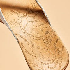 Honu Women’s Leather Sandals - Bright White / Golden Sand | OluKai Women