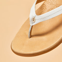 Honu Women’s Leather Sandals - Bright White / Golden Sand | OluKai Women