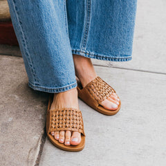 Olukai Kāmola Leather Slide Sandals - Tan | Women Slides