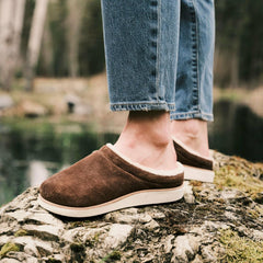 Olukai Mani - Dark Oak / Golden Sand – OluKai | Women Arch Support