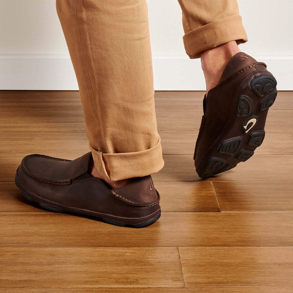 Moloā Men's Leather Slip On Shoes - Dark Wood / Dark Java | OluKai Men