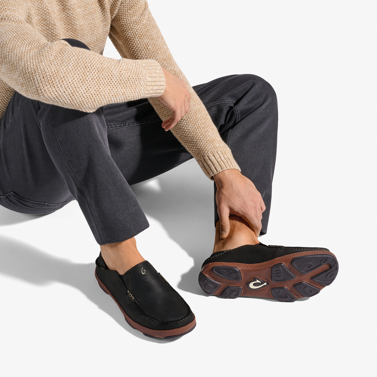 Moloā Men's Leather Slip On Shoes - Black / Toffee | OluKai Men