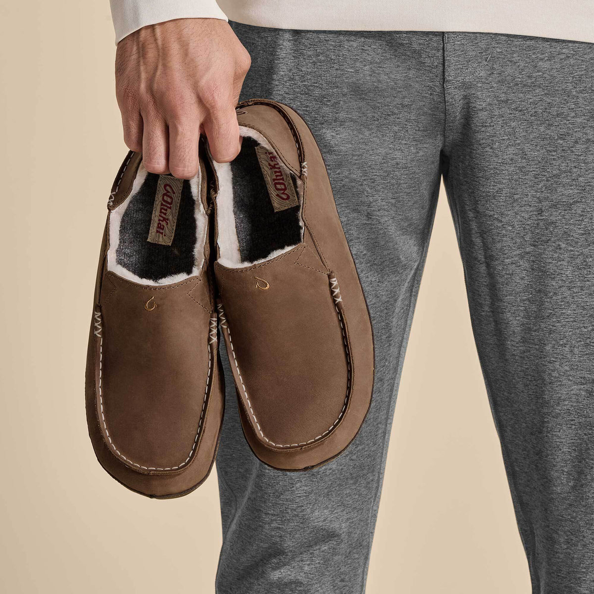 Moloā Men's Leather Slippers - Toffee / Dark Wood | OluKai Men