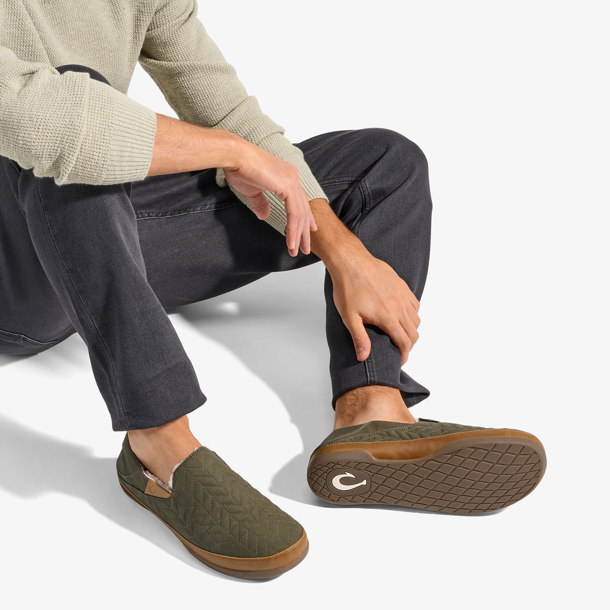 Hanohano Men’s Waxed Canvas Slippers - Husk | OluKai Men