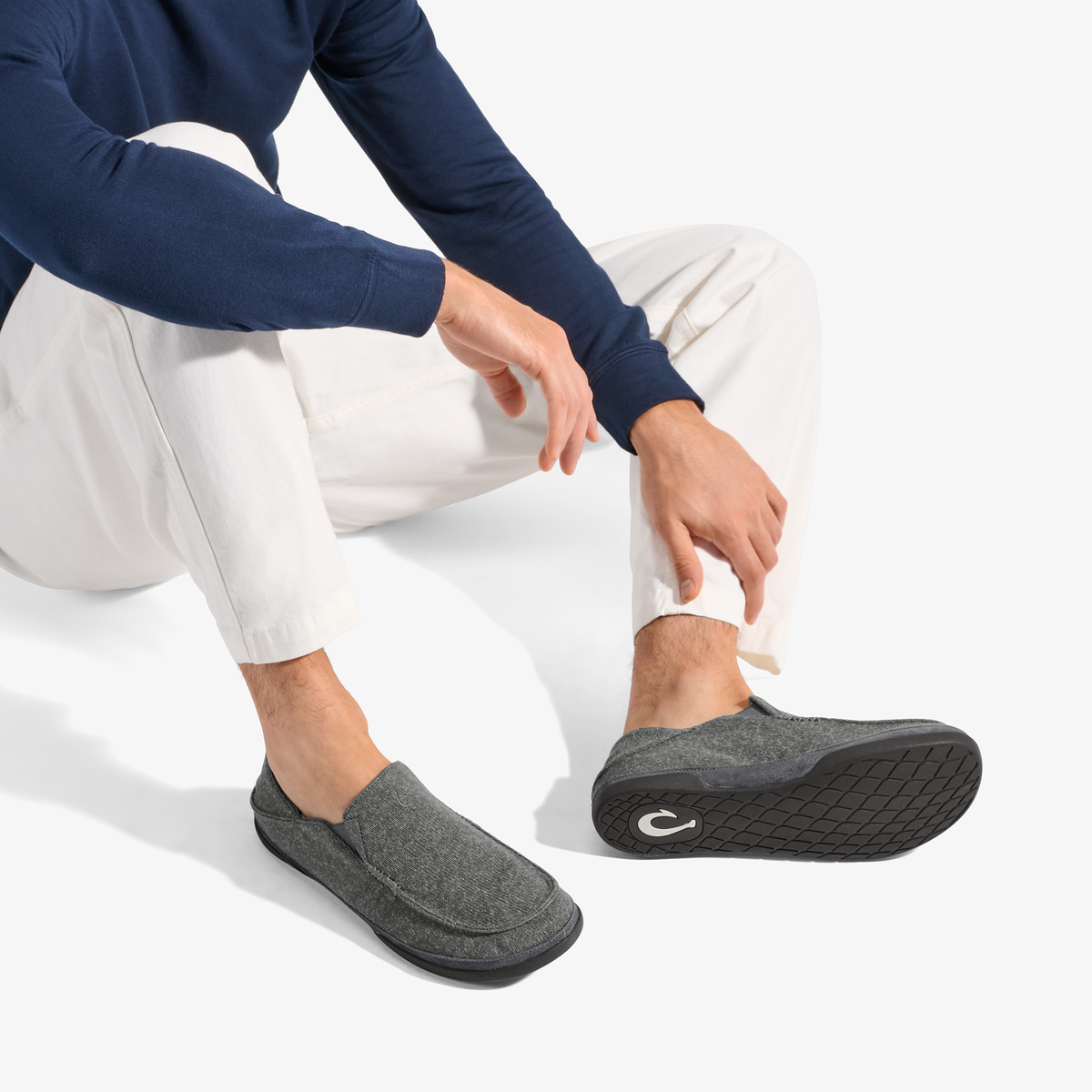 Moloā Hulu Men's Lightweight Slippers - Lava Rock | OluKai Men