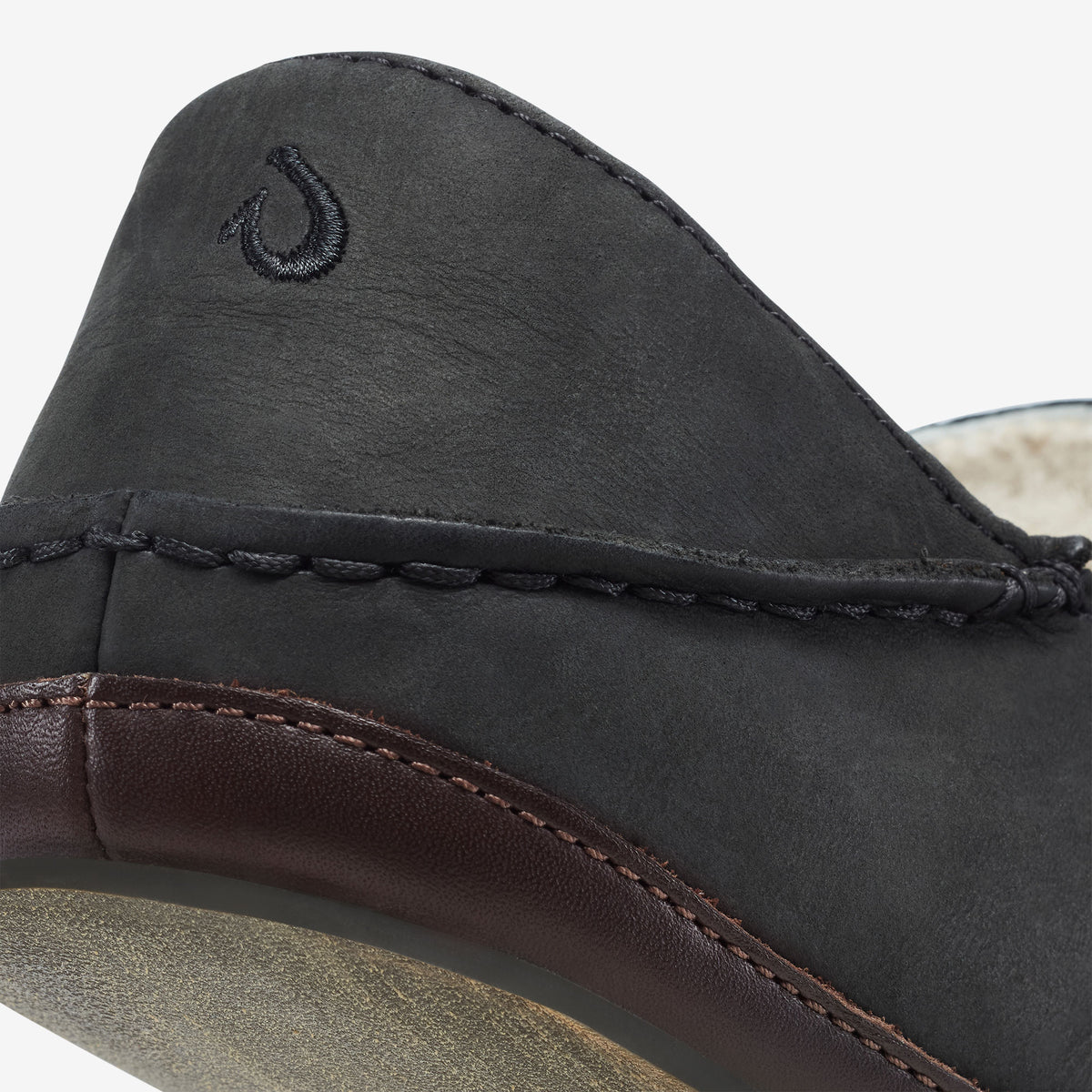 Moloā Slipper - Black / Dk Java | OluKai Men