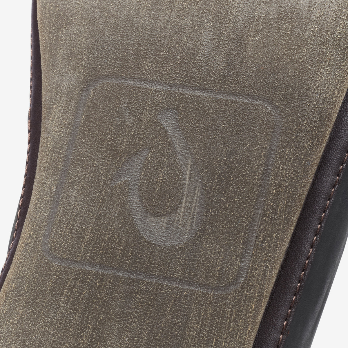 Moloā Slipper - Black / Dk Java | OluKai Men