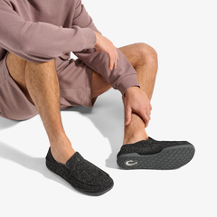 Moloā Hulu Men’s Wool Slippers - Black | OluKai Men