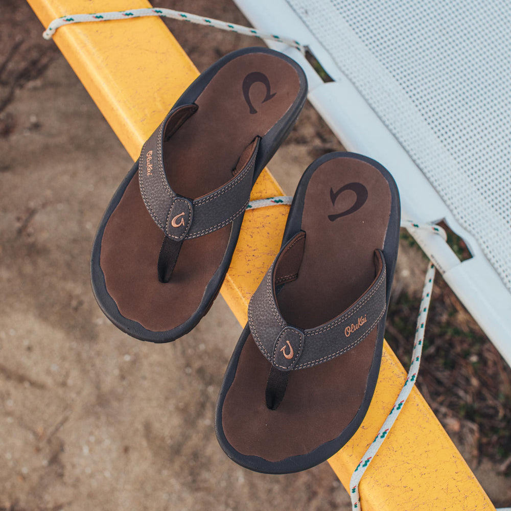 ‘Ohana Men's Beach Sandals - Dark Java / Ray | OluKai Men