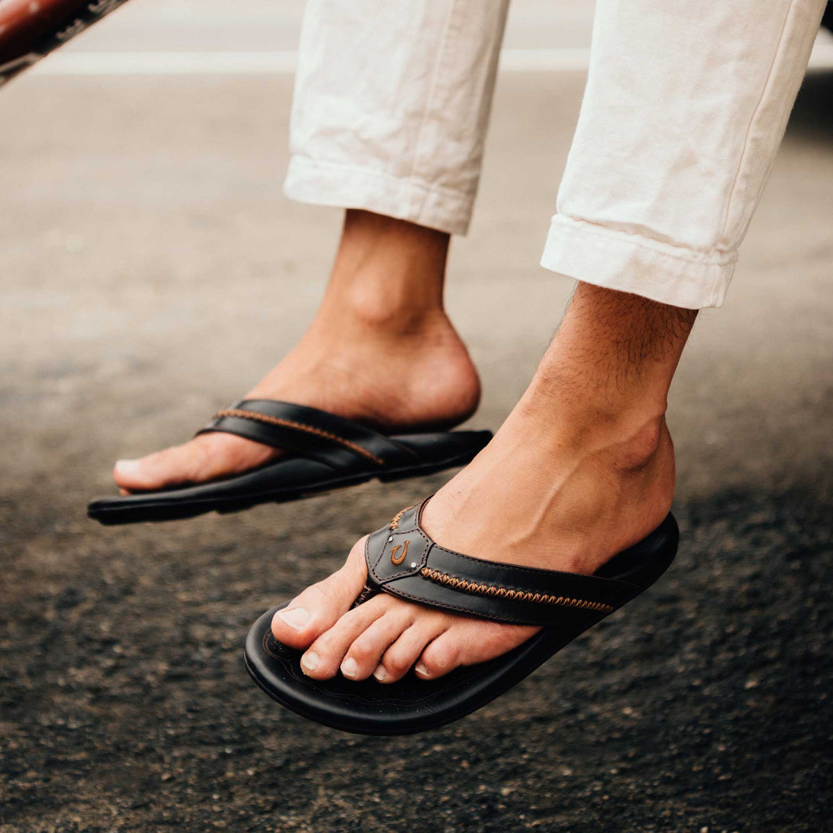 Mea Ola Men's Leather Beach Sandals - Dark Java | OluKai Men