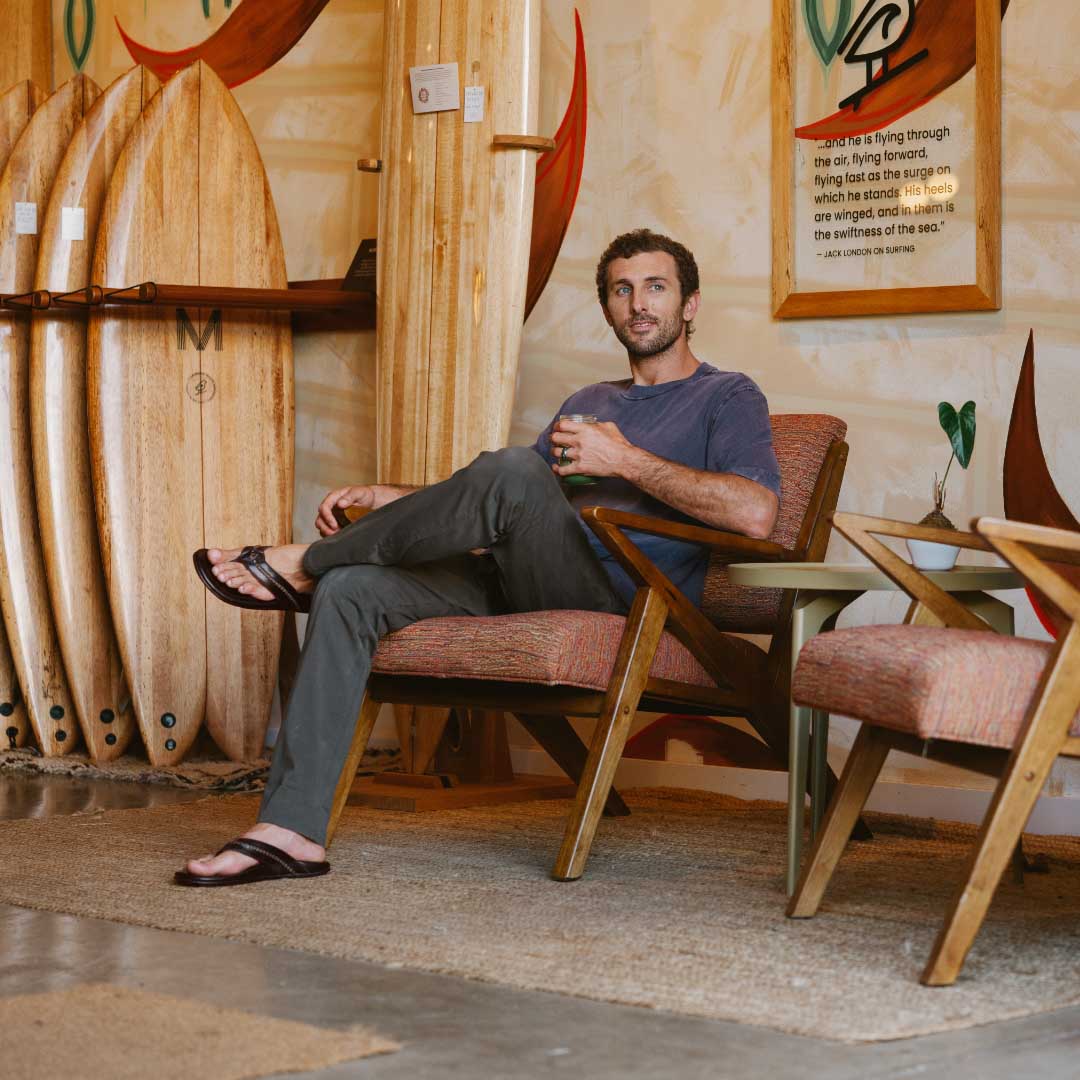 Mea Ola Men's Leather Beach Sandals - Dark Java | OluKai Men