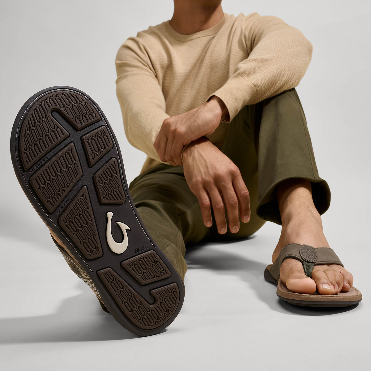 Tuahine Men's Waterproof Leather Beach Sandals - Hunter | OluKai Men