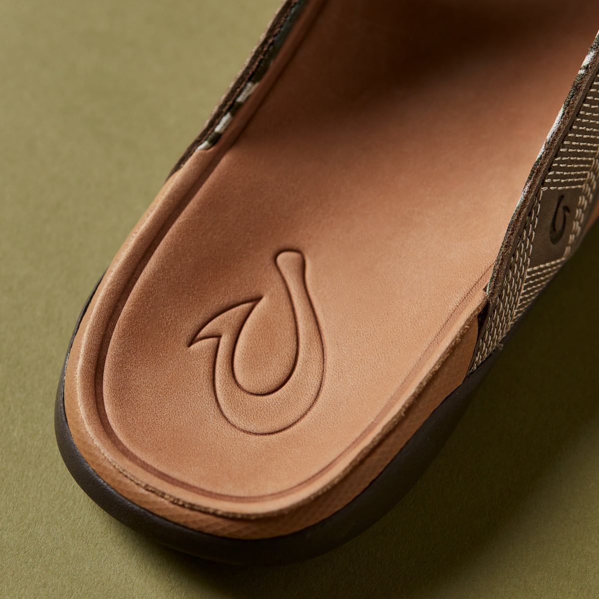 Tuahine Men's Waterproof Leather Beach Sandals - Hunter | OluKai Men