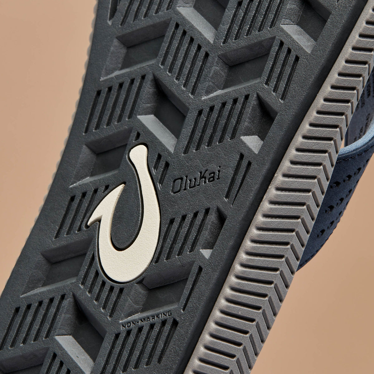 Ulele Men's Beach Sandals - Blue Depth / Charcoal | OluKai Men