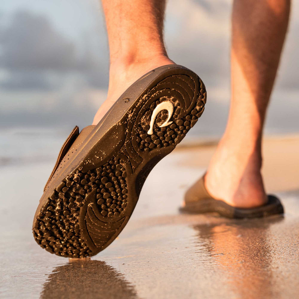 Nalu Slide Men's Beach Slide Sandals - Dark Java | OluKai Men