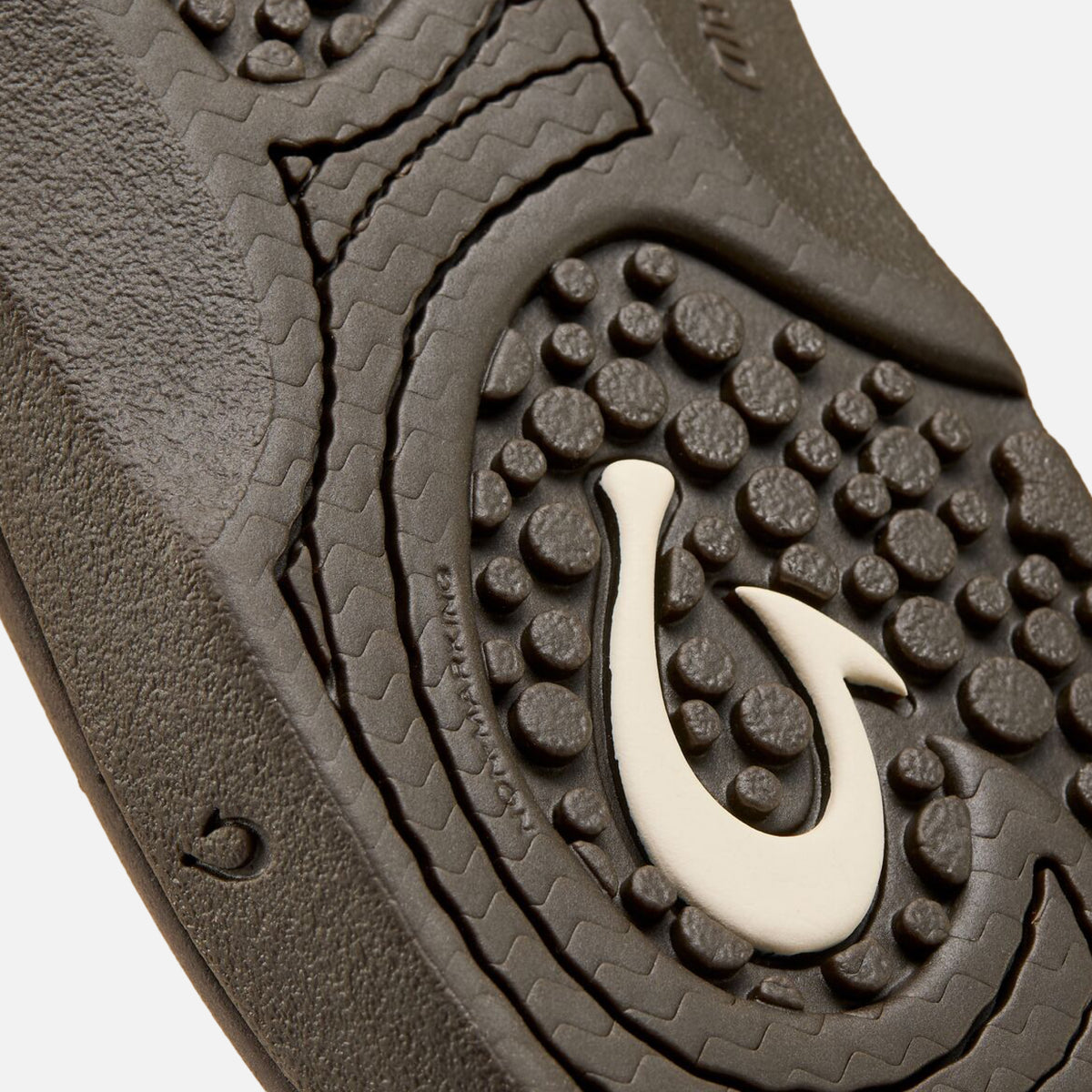 Nalu Slide Men's Beach Slide Sandals - Dark Java | OluKai Men