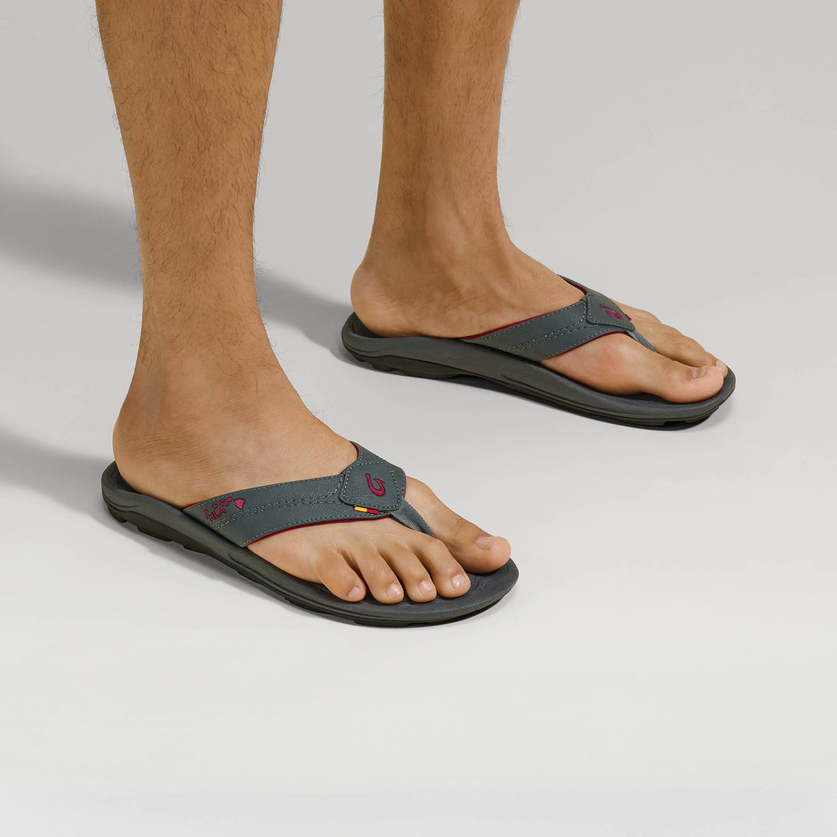 Kīpī Men’s Comfortable Beach Sandals - Dark Shadow | OluKai Men