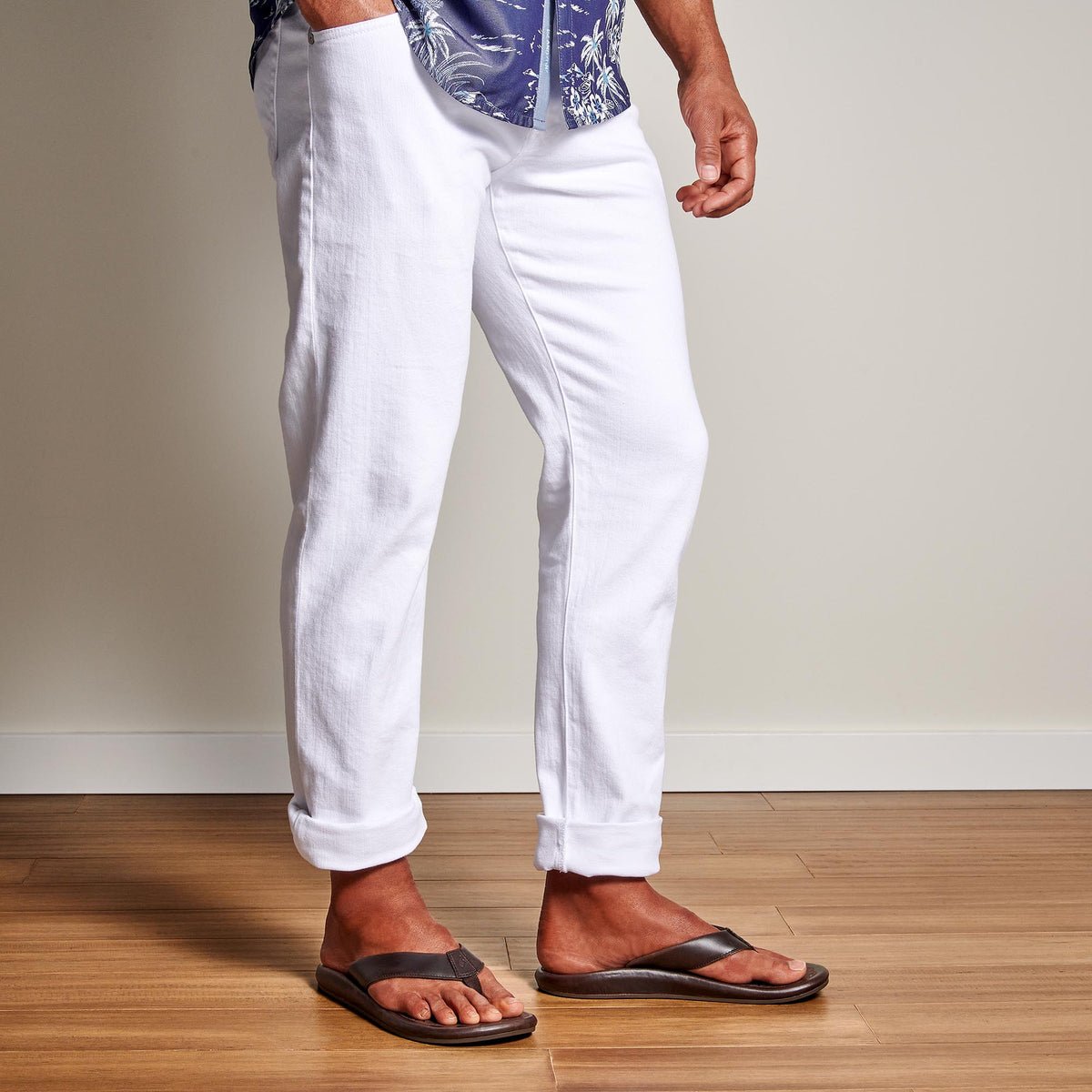 ‘Ilikai Men‘s Leather Beach Sandals - Dark Wood | OluKai Men