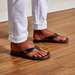 ‘Ilikai Men‘s Leather Beach Sandals - Dark Wood | OluKai Men