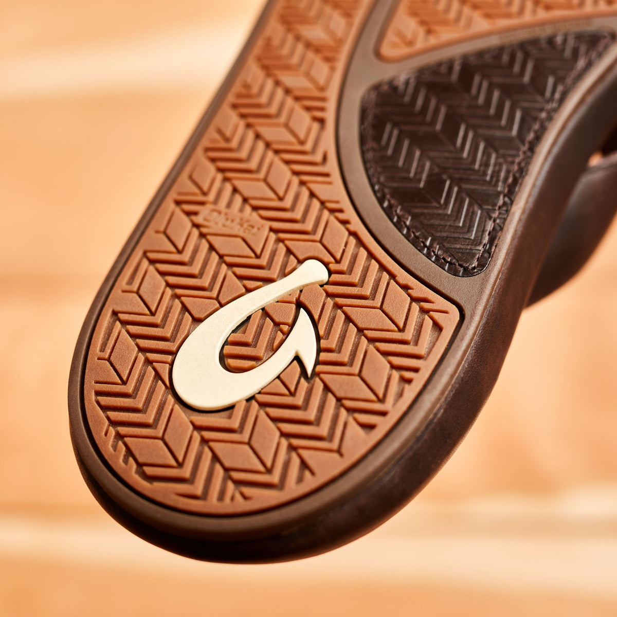 ‘Ilikai Men‘s Leather Beach Sandals - Dark Wood | OluKai Men