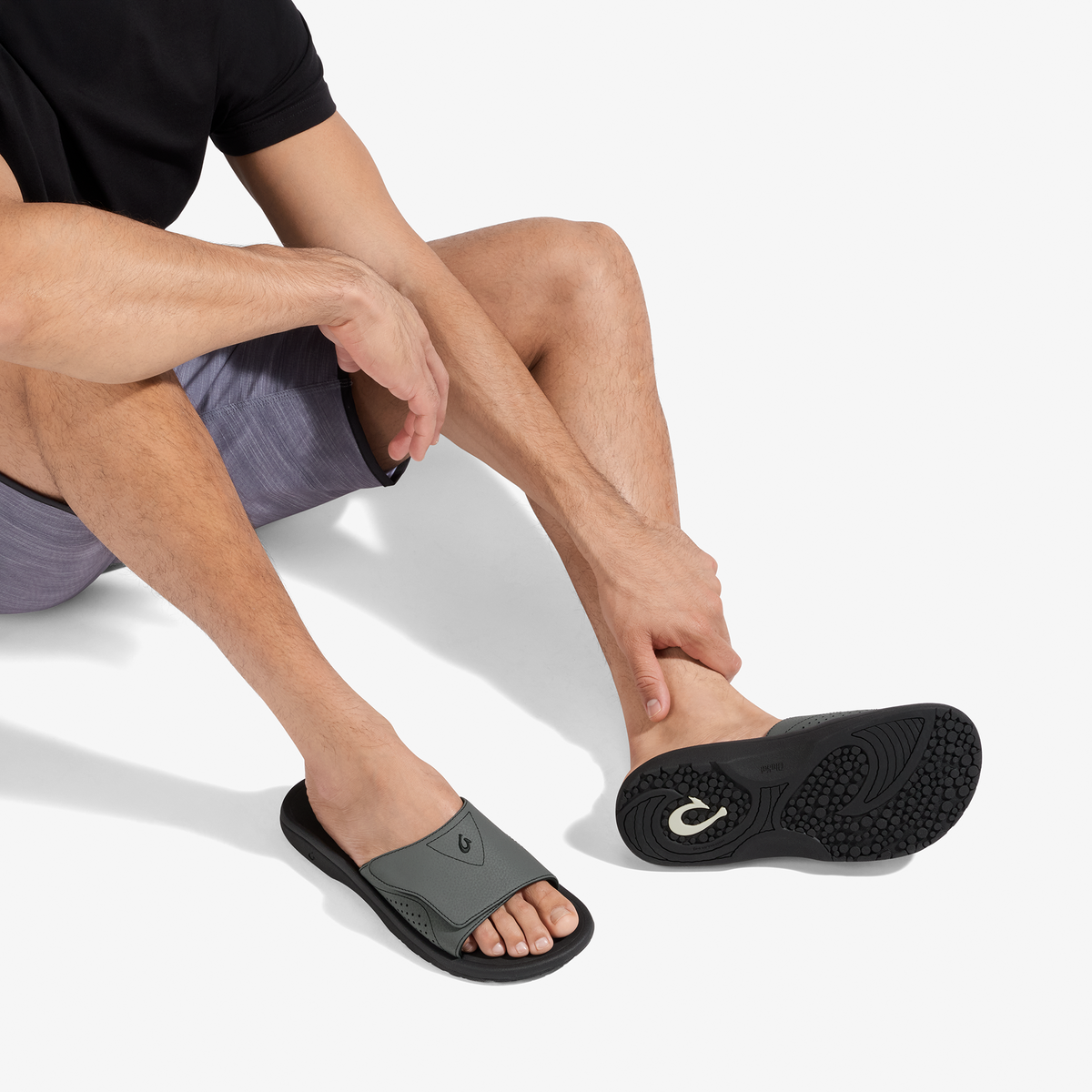 Nalu Slide - Rock / Black | OluKai Men