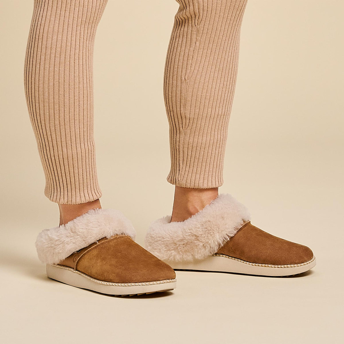 Ku‘i Women‘s Slip-On Slippers - Tan / Bone | OluKai Women