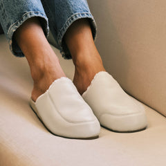 Kōnea Women’s Leather Slipper Mules - Bone | OluKai Women