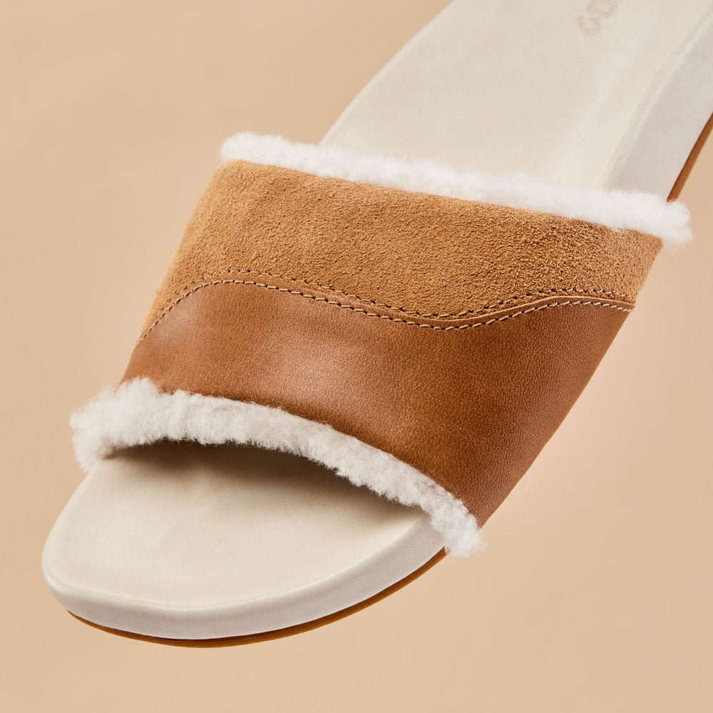 Hō‘ala Slide Women’s Slide Slipper Sandals - Tan / Puka | OluKai Women