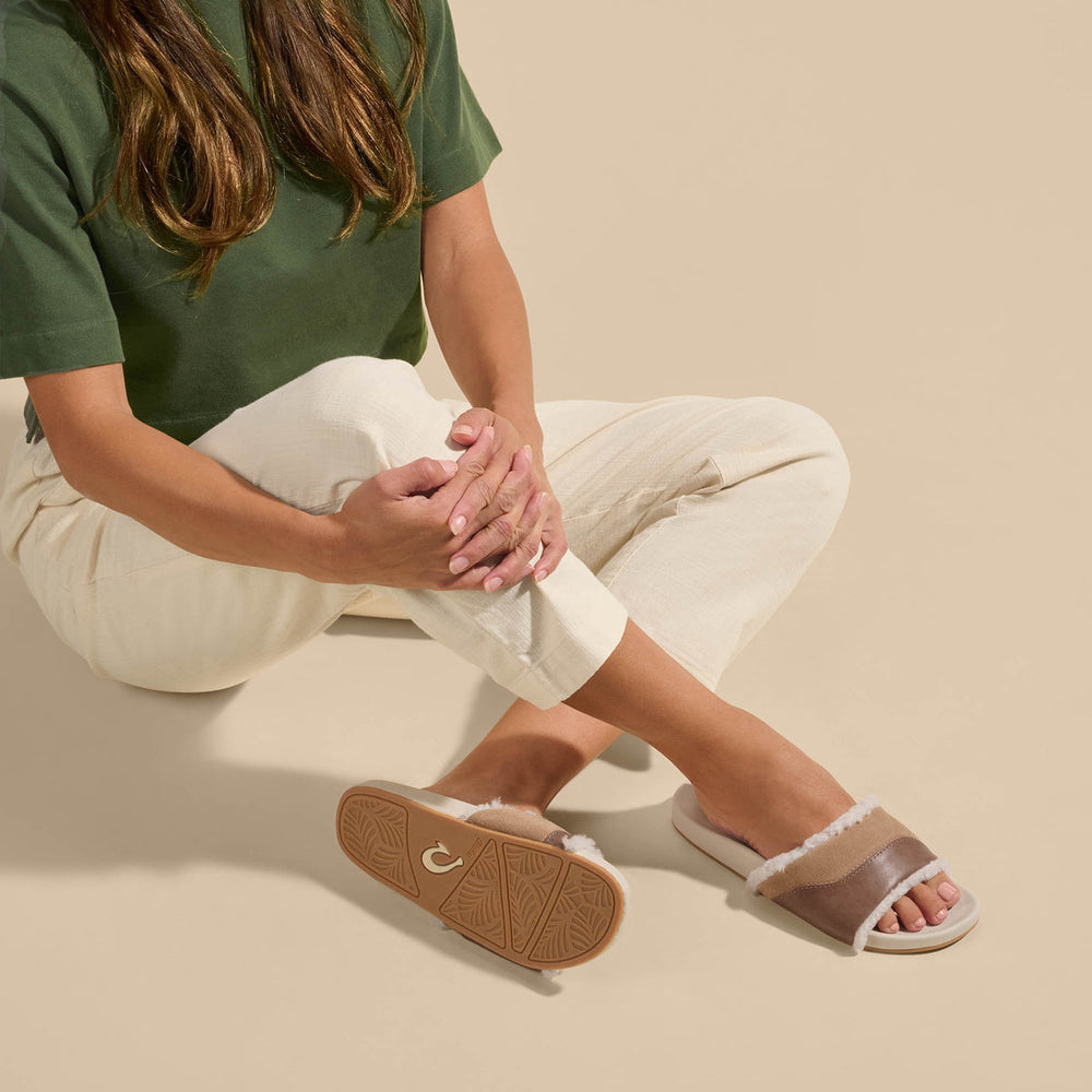 Hō‘ala Slide Women’s Slide Slipper Sandals - Tan / Puka | OluKai Women