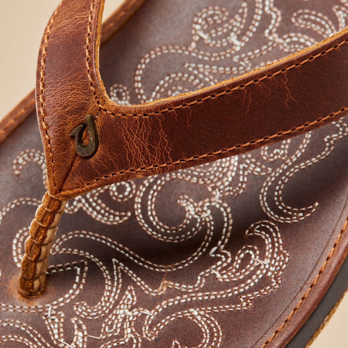 Paniolo Women’s Leather Beach Flip Flops - Natural | OluKai Women