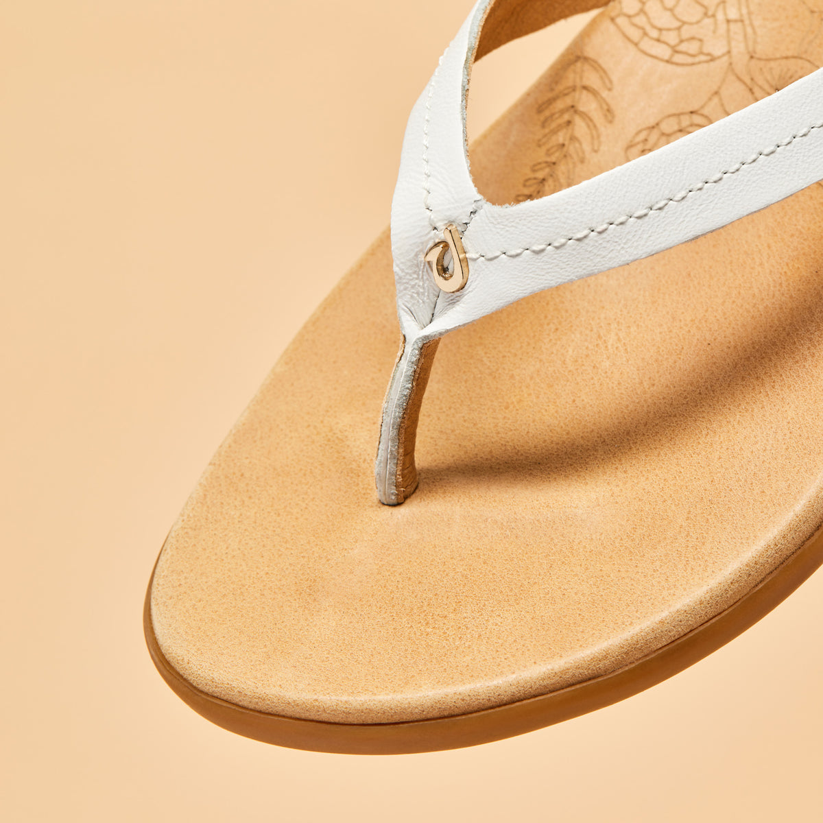 Honu Women’s Leather Sandals - Bright White / Golden Sand | OluKai Women