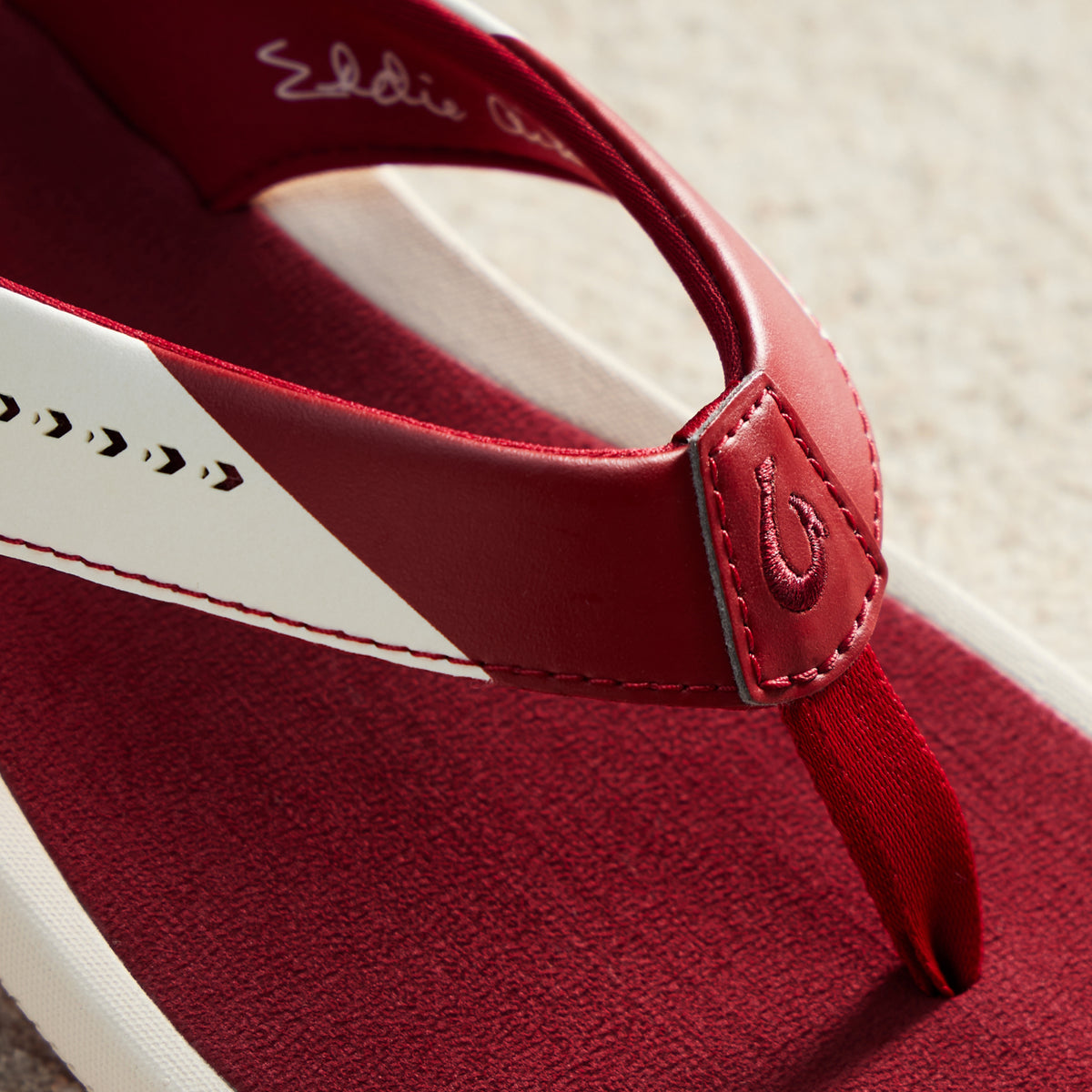 Ulele - Off White / Deep Red | OluKai Women