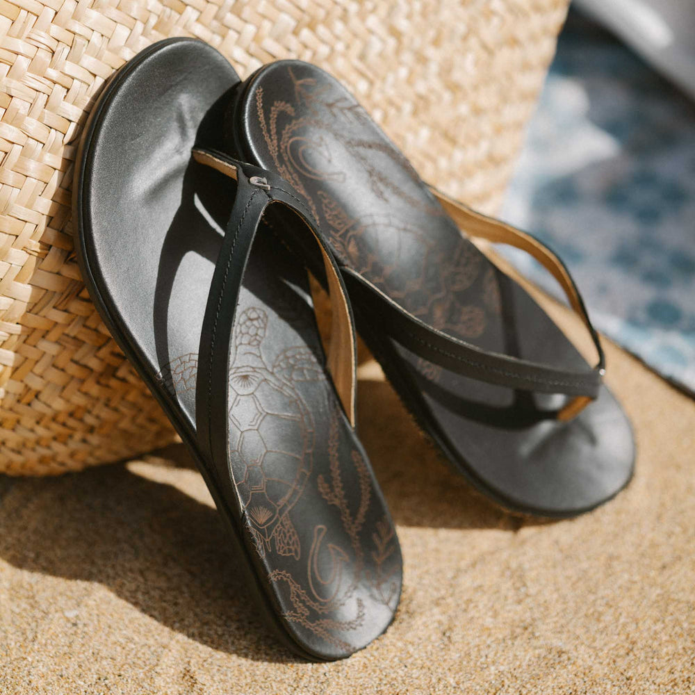 Honu Women’s Leather Beach Sandals - Black | OluKai Women