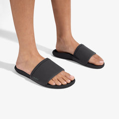 Ulele Slide - Black / Black | OluKai Women
