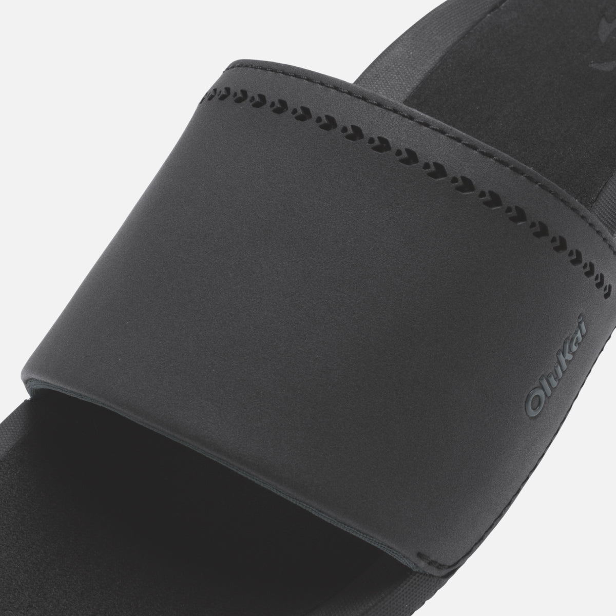 Ulele Slide - Black / Black | OluKai Women