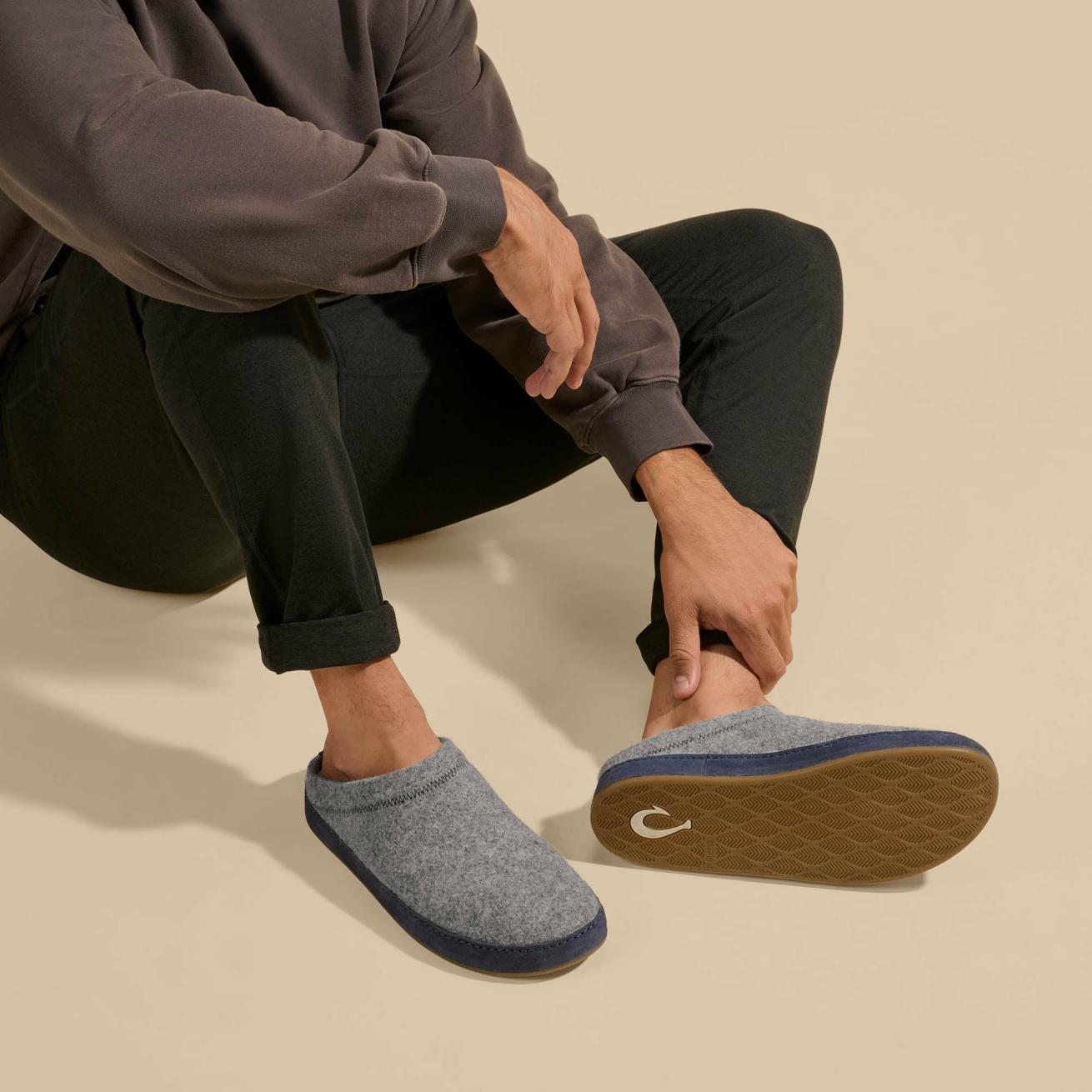Olukai Hāmani Hulu Wool Mule Slippers - Graphite / Trench Blue | Men Warm Weather