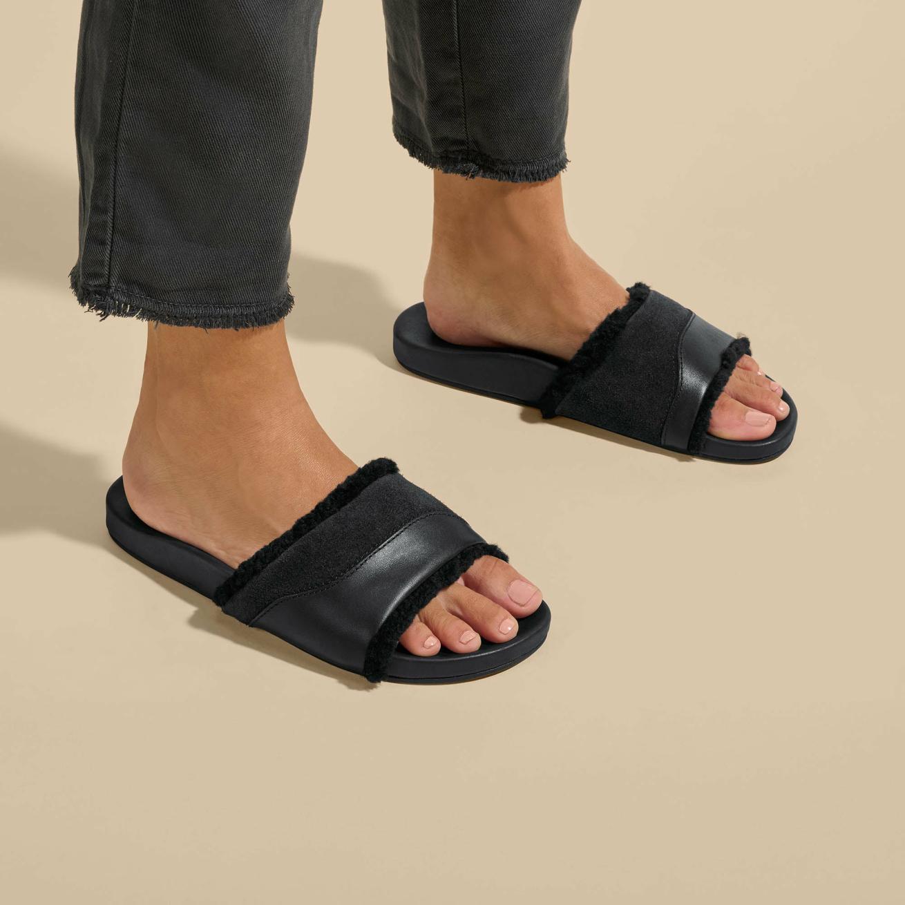 Olukai Hō‘ala Slide Slide Slipper Sandals - Black | Women Warm Weather