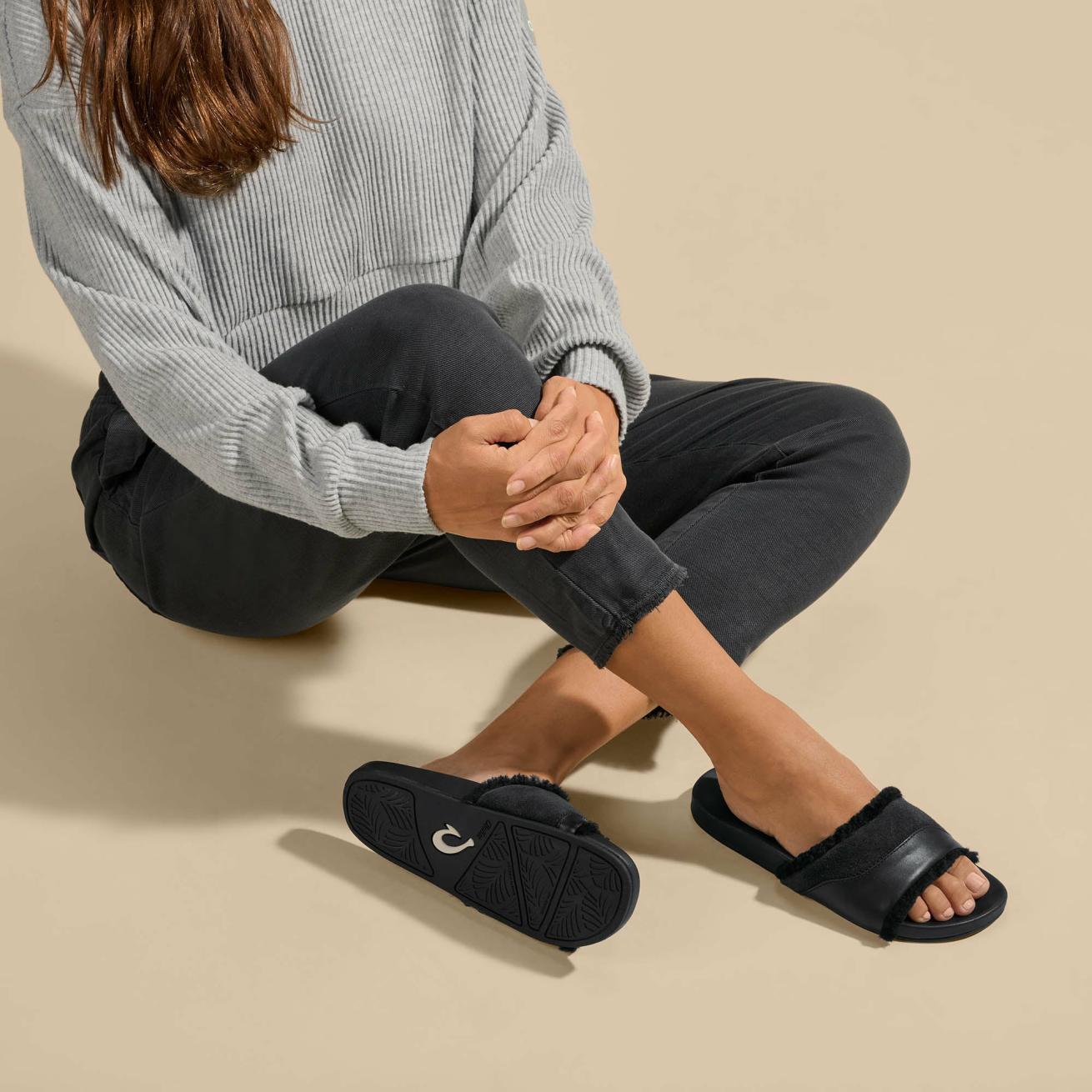 Olukai Hō‘ala Slide Slide Slipper Sandals - Black | Women Warm Weather