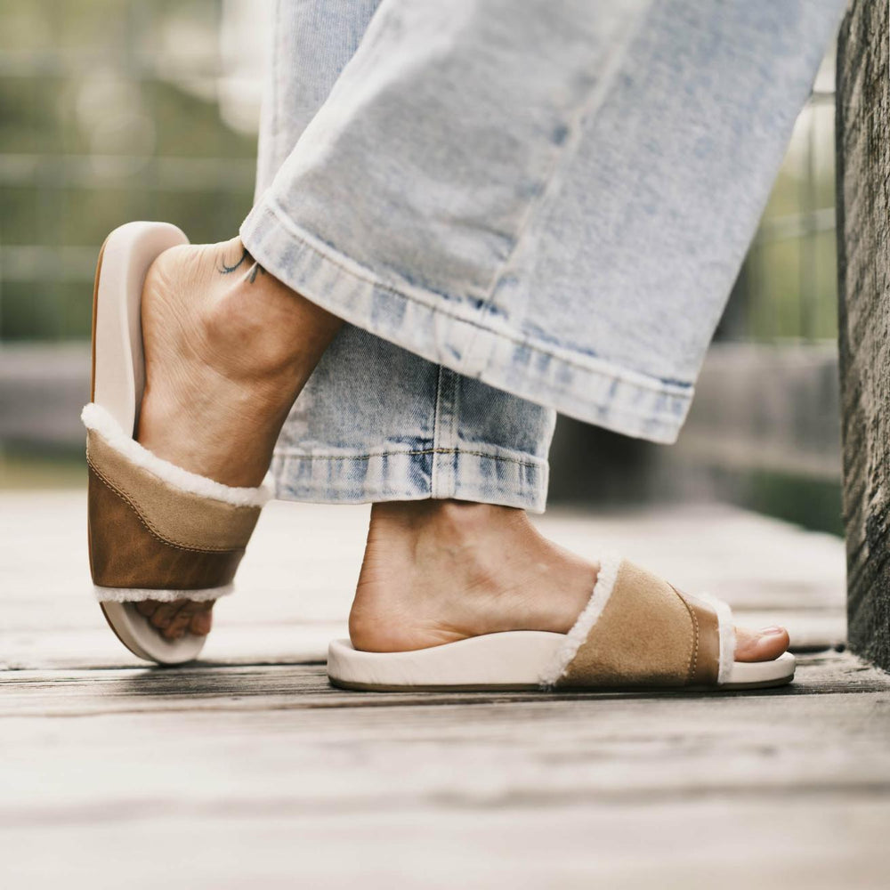 Olukai Hō‘ala Slide Slide Slipper Sandals - Tan / Puka | Women Indoor/Outdoor