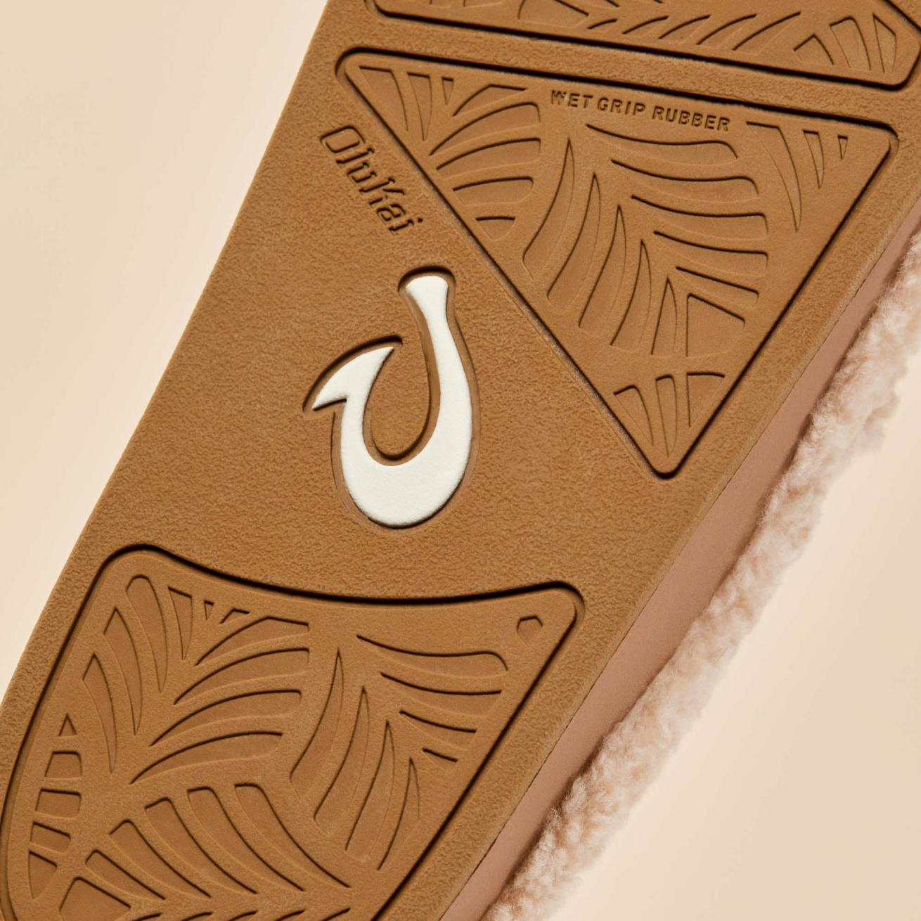 Olukai Kīpe'a Heu Flip Flop Slippers - Tan | Women Warm Weather