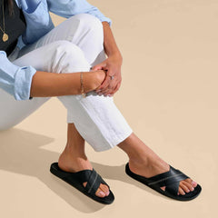 Olukai Kipe‘a ‘Olu Slide Sandals - Black | Women Leather