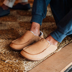 Olukai Kipuka Hulu Leather Slippers - Natural | Men Indoor/Outdoor
