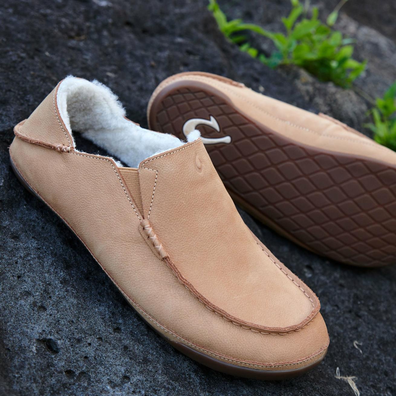 Olukai Kipuka Hulu Leather Slippers - Natural | Men Indoor/Outdoor
