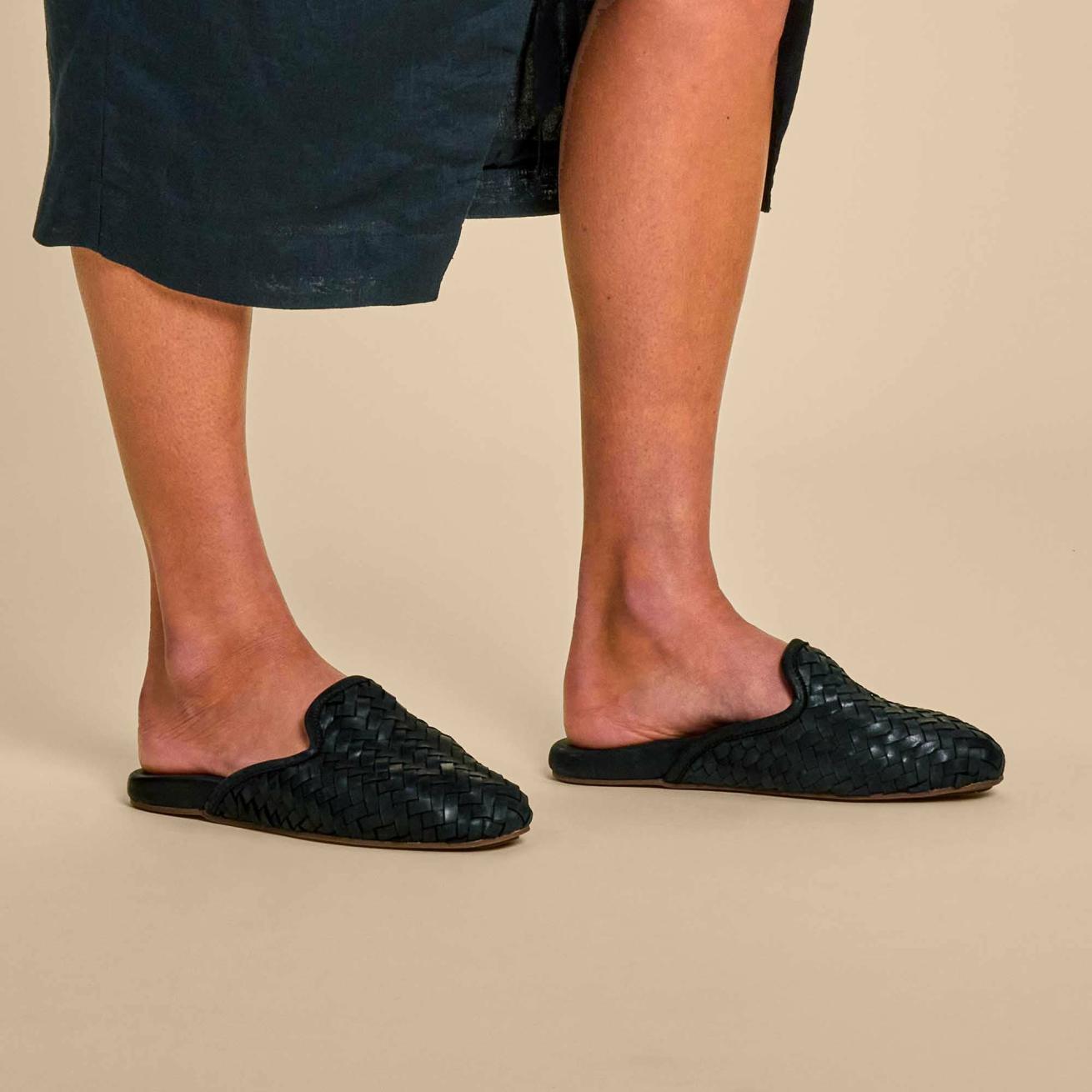 Olukai Mi‘i Woven Leather Mule Shoes - Black | Women Slip-On