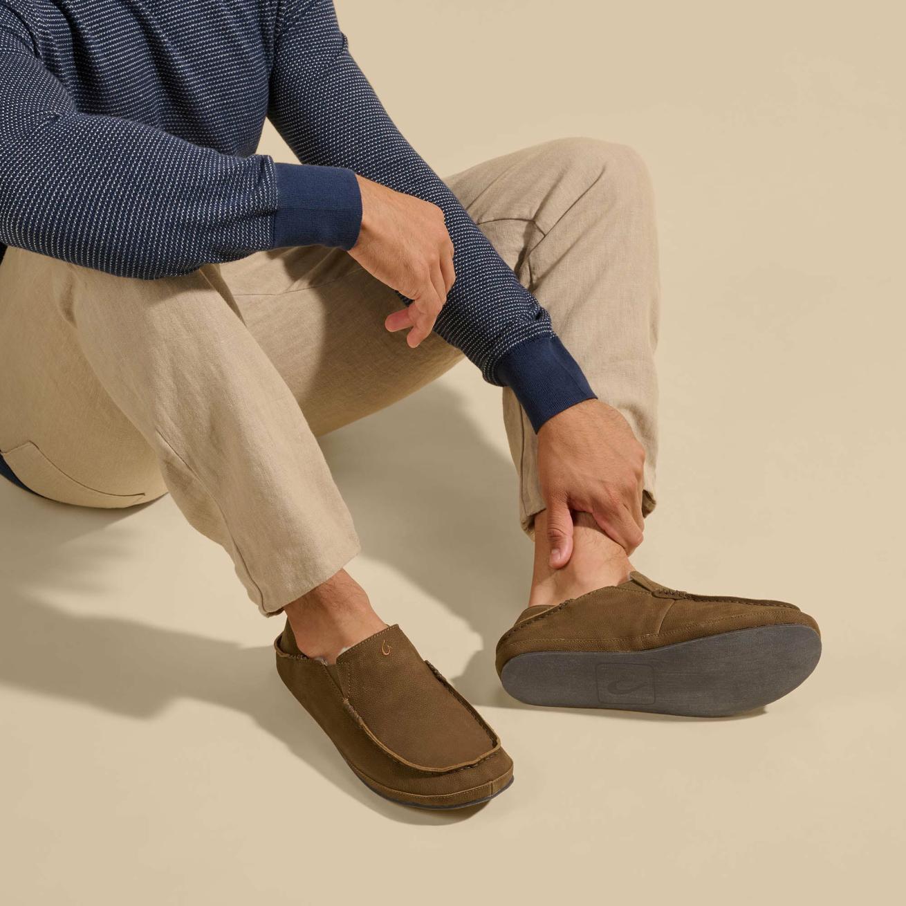Olukai Moloā Leather Slippers - Kona Coffee | Men Cold Weather