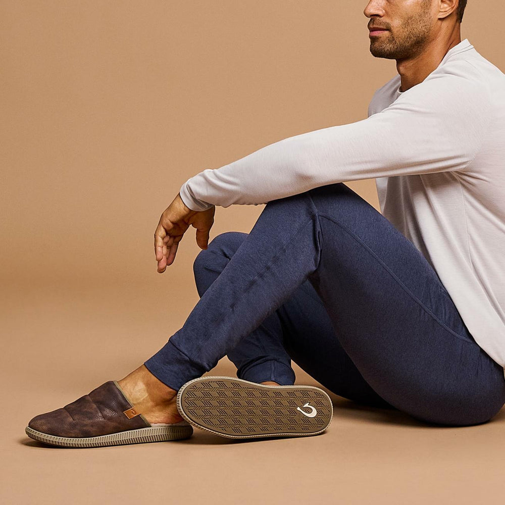 Olukai Mua 'Ili Leather Mule Slippers - Dark Wood / Silt | Men Cold Weather