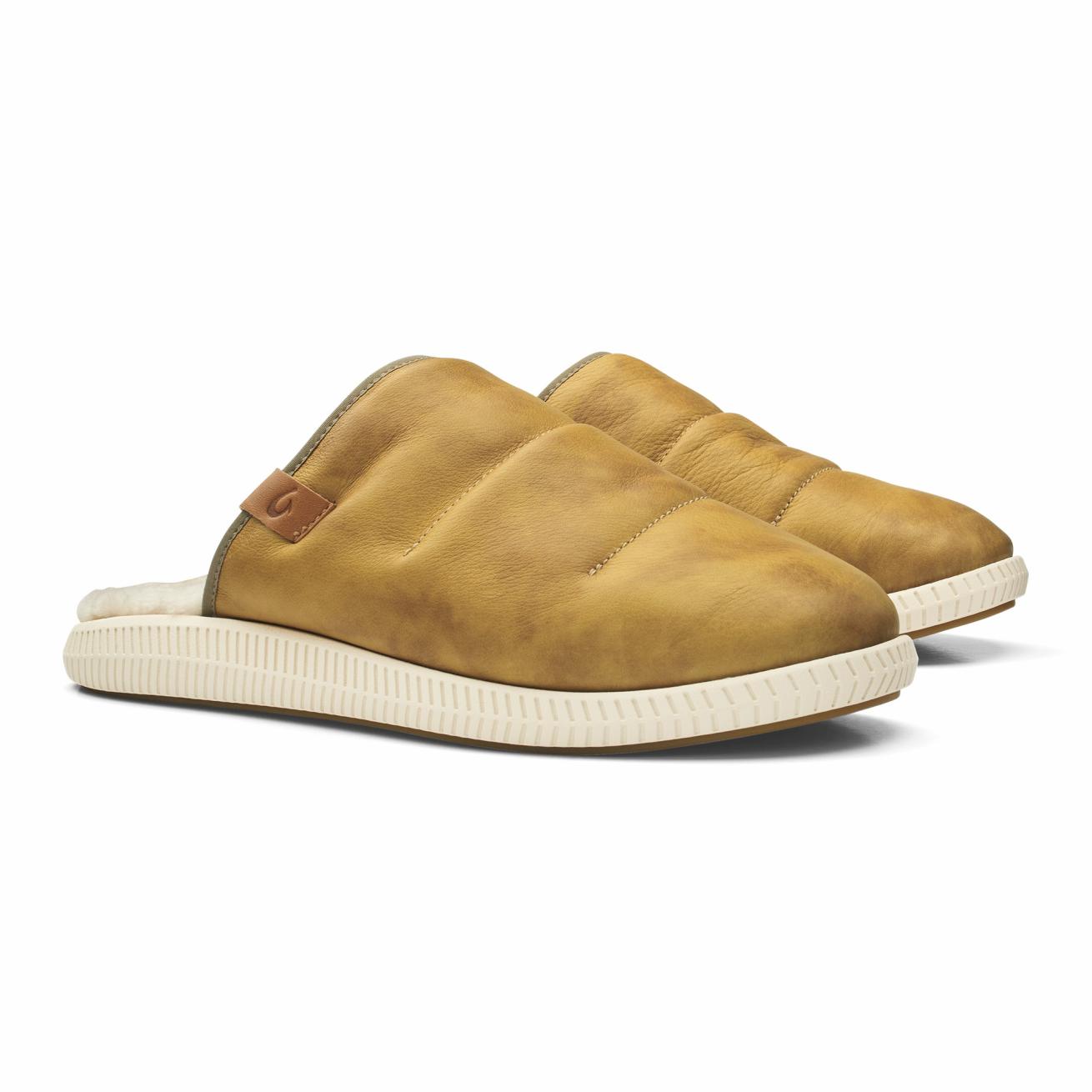 Olukai Mua 'Ili Leather Mule Slippers - Golden Sand / Bone | Men Indoor/Outdoor