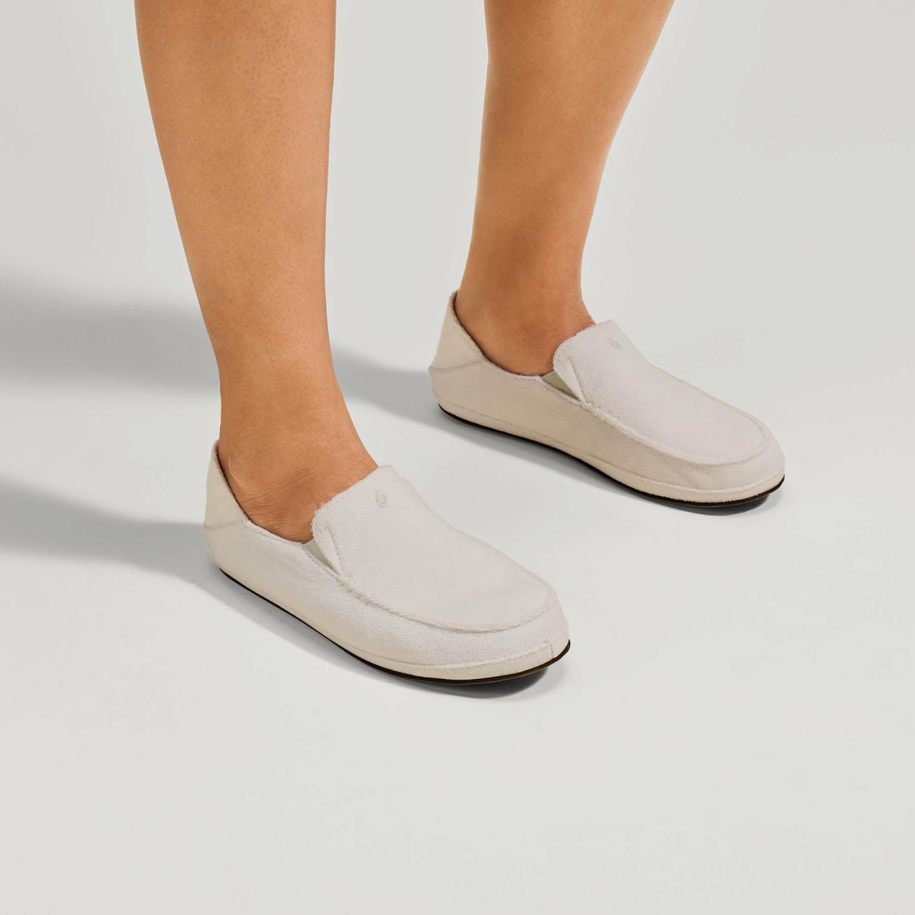 Olukai Nohea Hulu - Bone / Bone &ndash; OluKai | Women Warm Weather