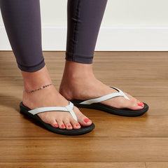 Olukai OluKai Ho‘ōpio - White / Onyx | Beach Sandals | Women Water-Friendly
